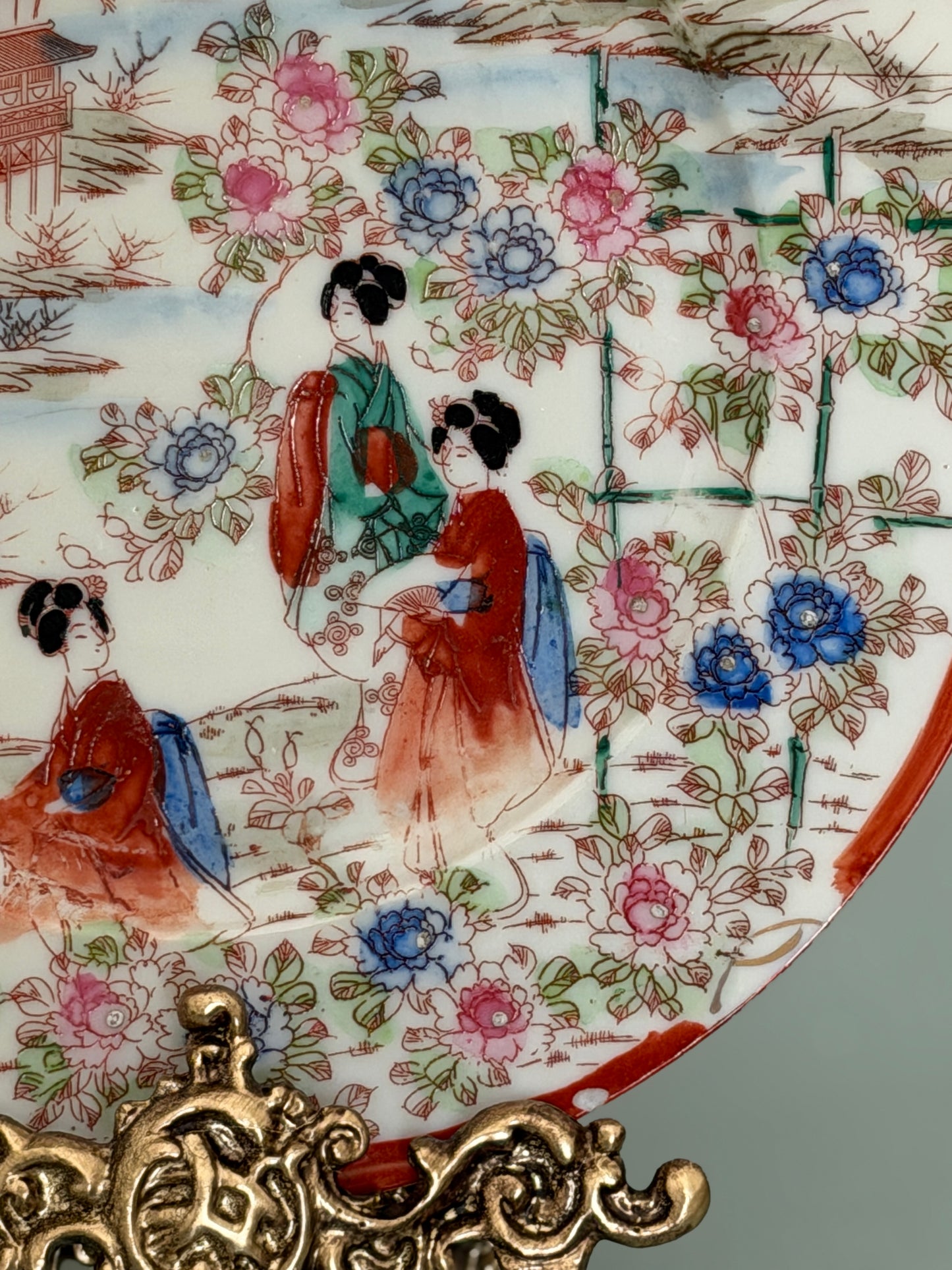 Geisha Garden Plate - Translucent