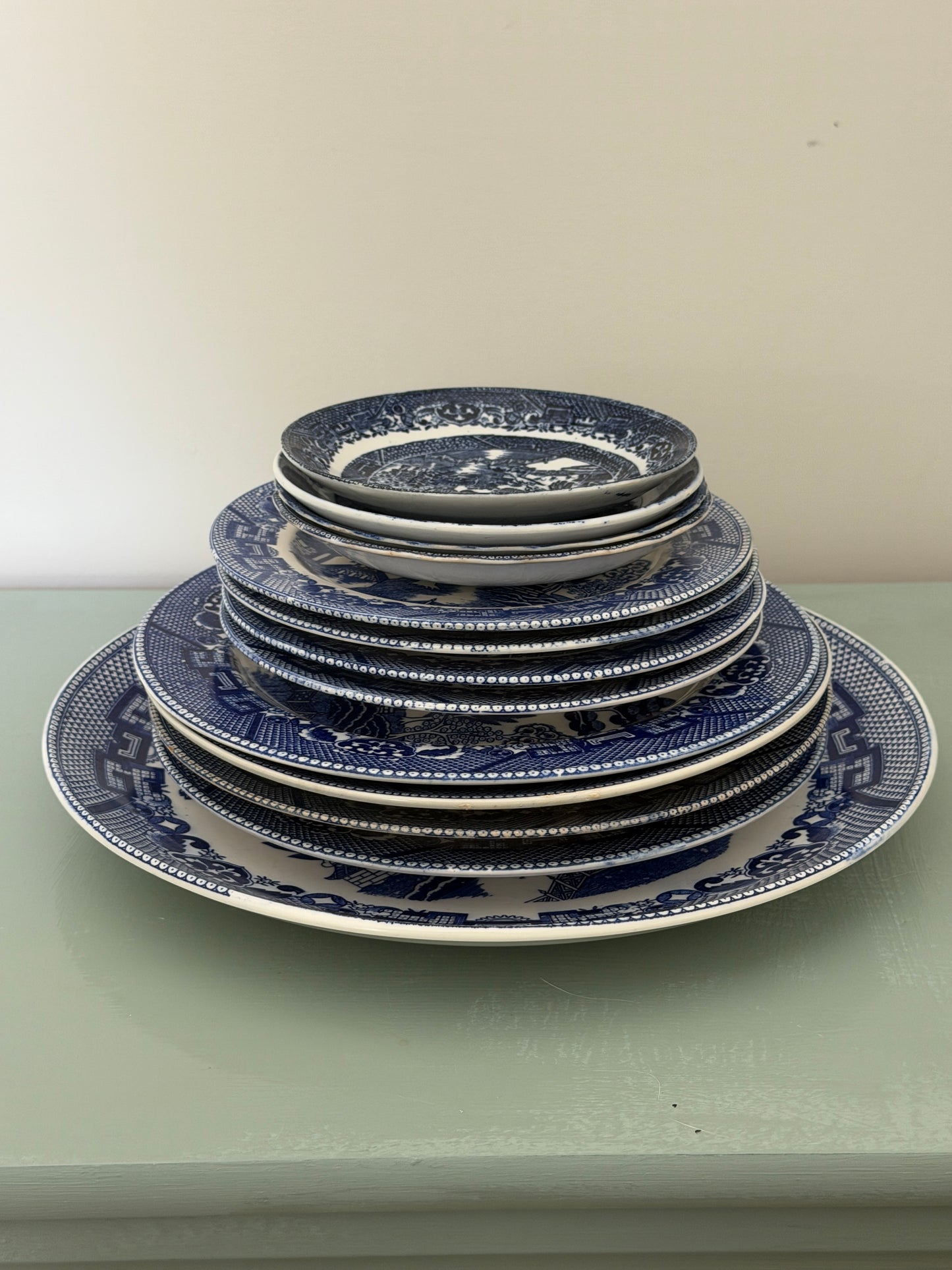 The Blue Willow Stacking Collection, Mixed English & Japanese