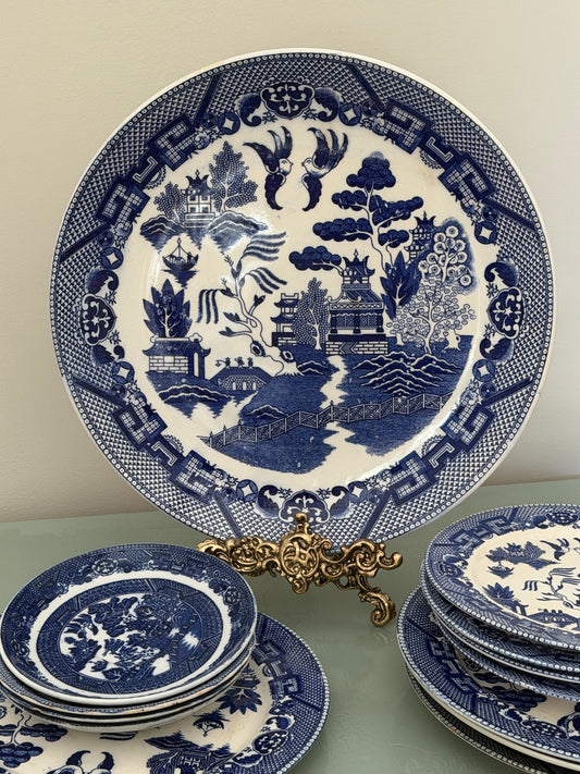 The Blue Willow Stacking Collection, Mixed English & Japanese