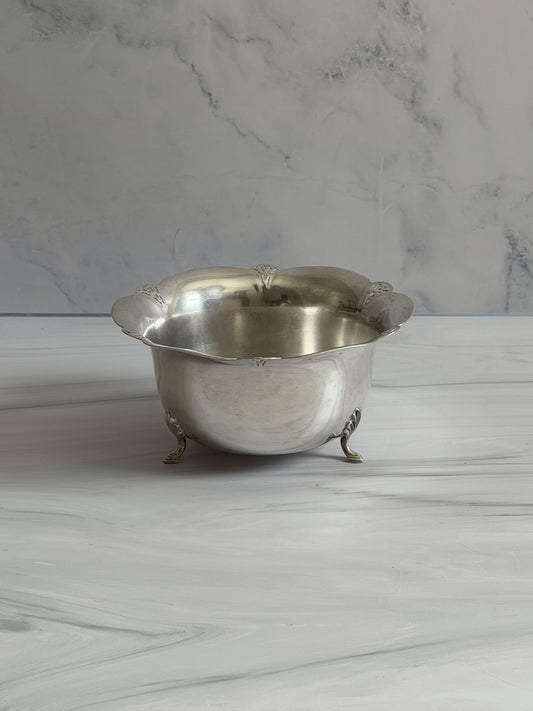 Vintage WM Rogers No. 427 Silverplate Footed Bowl