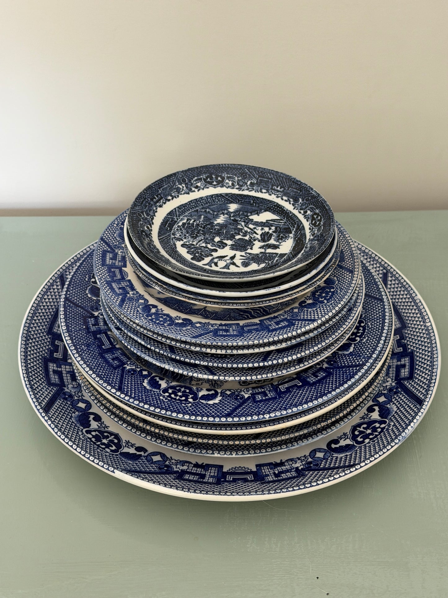 The Blue Willow Stacking Collection, Mixed English & Japanese