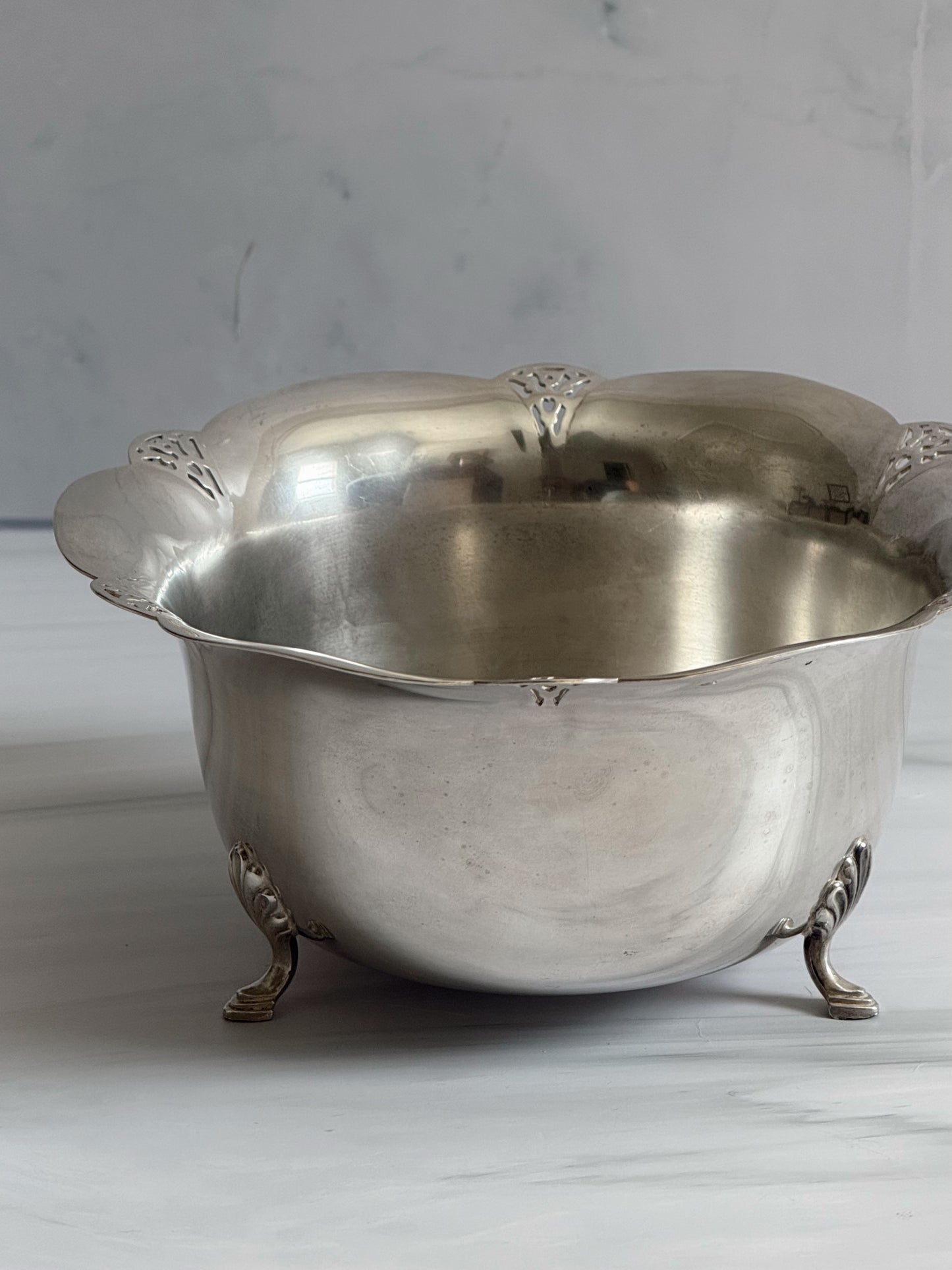 Vintage WM Rogers No. 427 Silverplate Footed Bowl